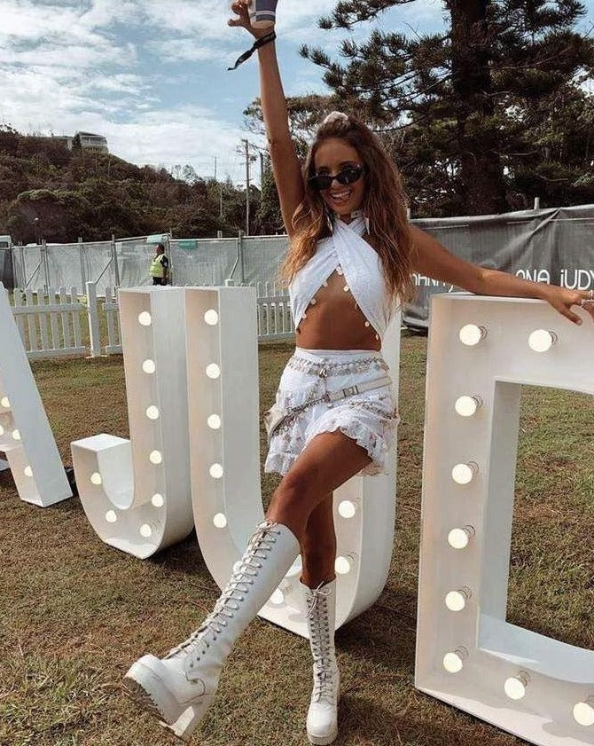 rent-or-hire-festival-outfits-australia-lend-the-trends-sydney-harlow-set-her-pony